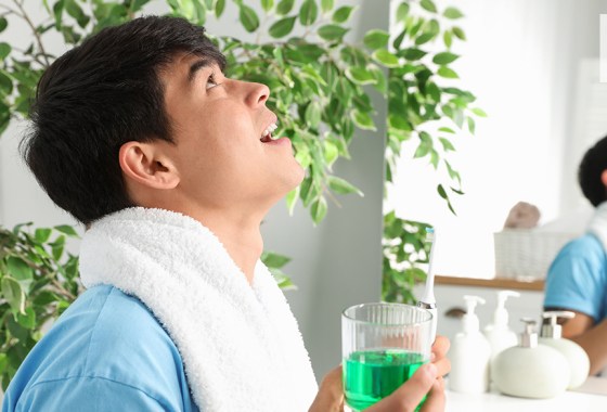 Scope mouthwash vs. Listerine mouthwash