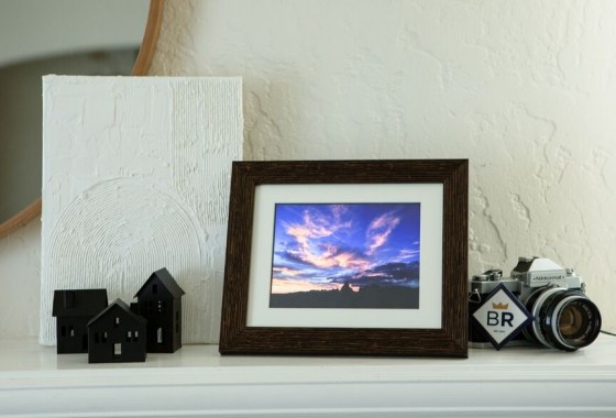 Aluratek and Aura digital frame comparison: Which is best for photos and videos?